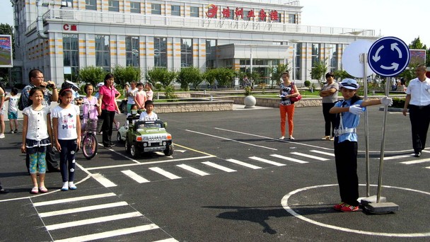 北京公交驾校青少年交通安全训练营活动
